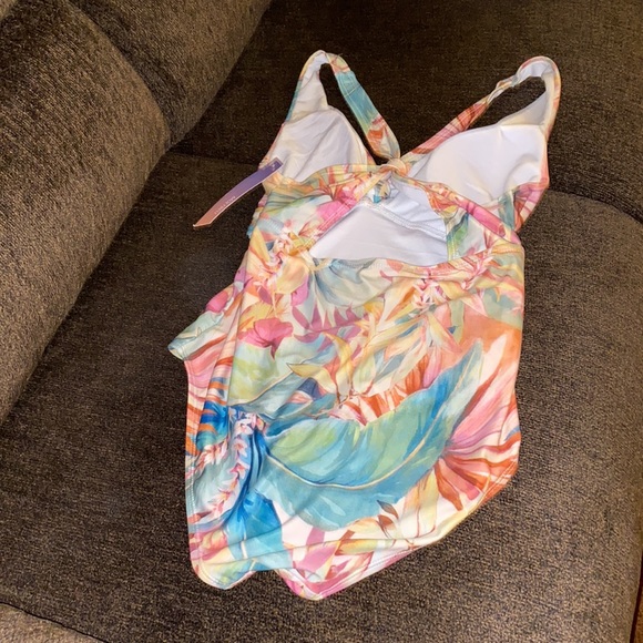Leaf print swim suit - Picture 2 of 3